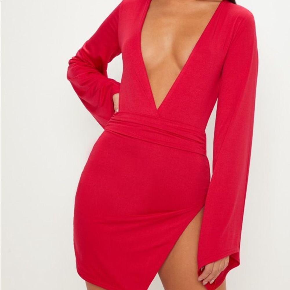 Pretty Little Thing Drape Sleeve dress